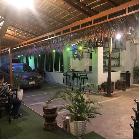 Blue Moon Guesthouse And Bar กำปอต ภายนอก รูปภาพ